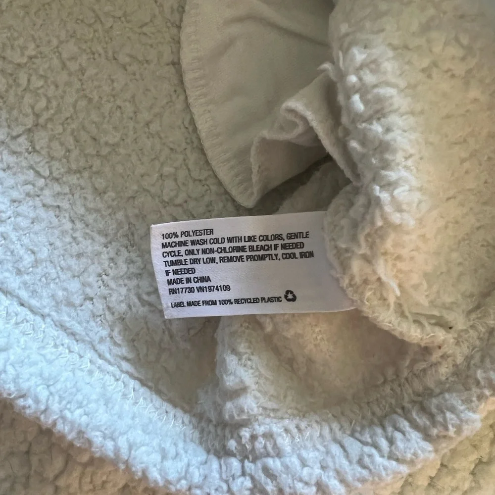 Colsie Pullover - Picture 2 of 4